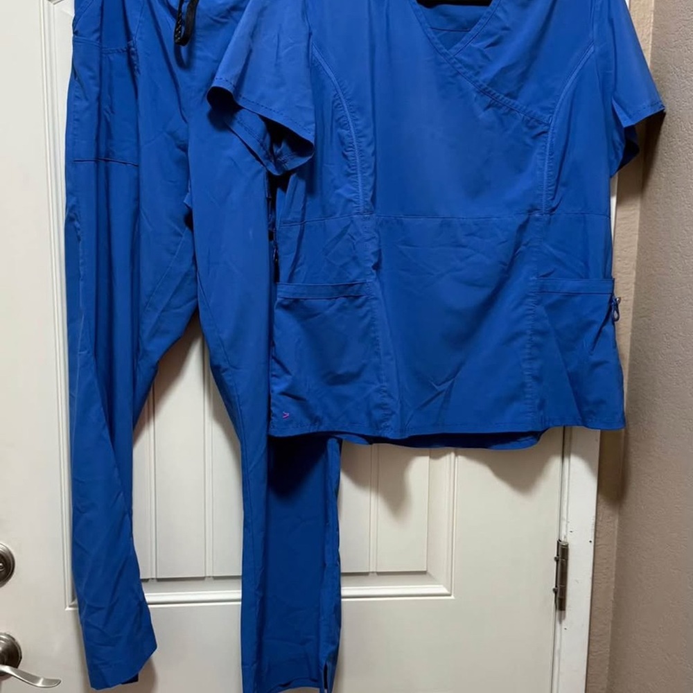 Women's Lynx Blue Scrub Set